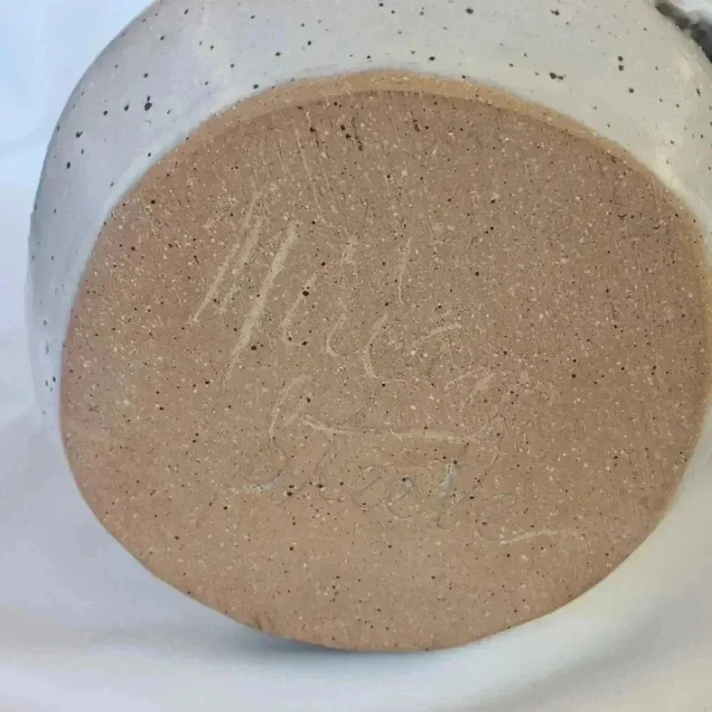 Pottery pitcher grape clusters and vine signed - Picture 4 of 4